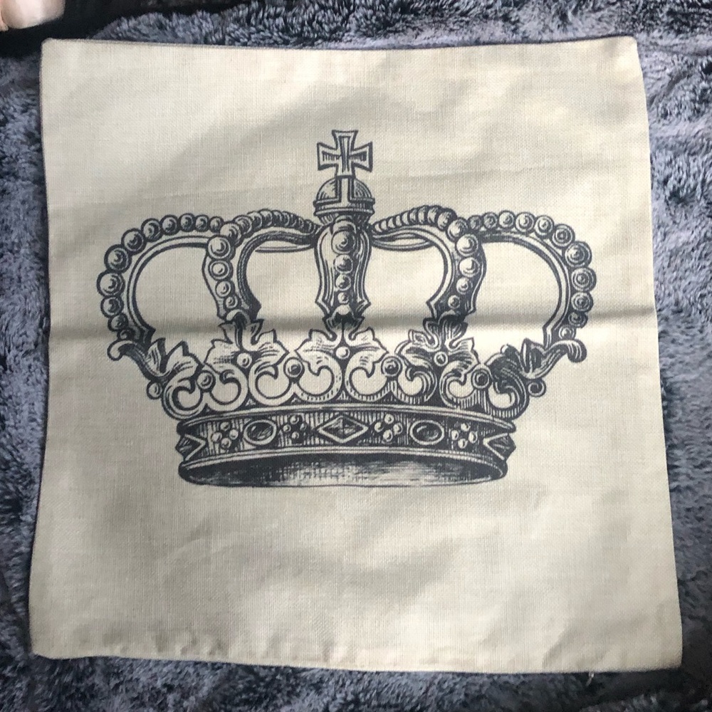 Crown pillow case